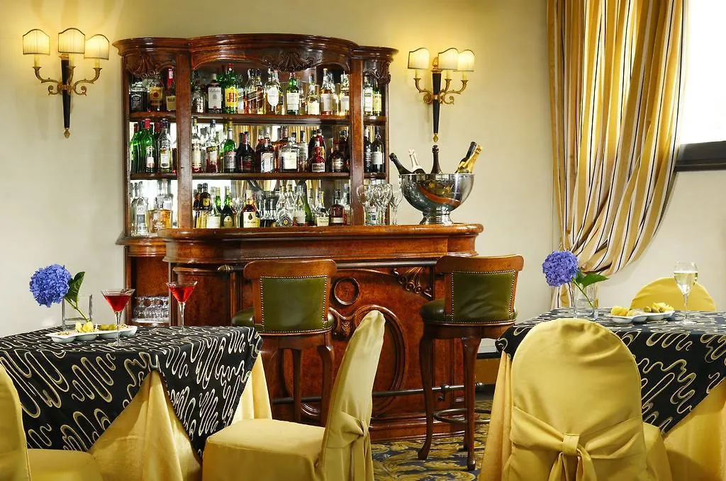 Hotel Savoy Rome 4*,
