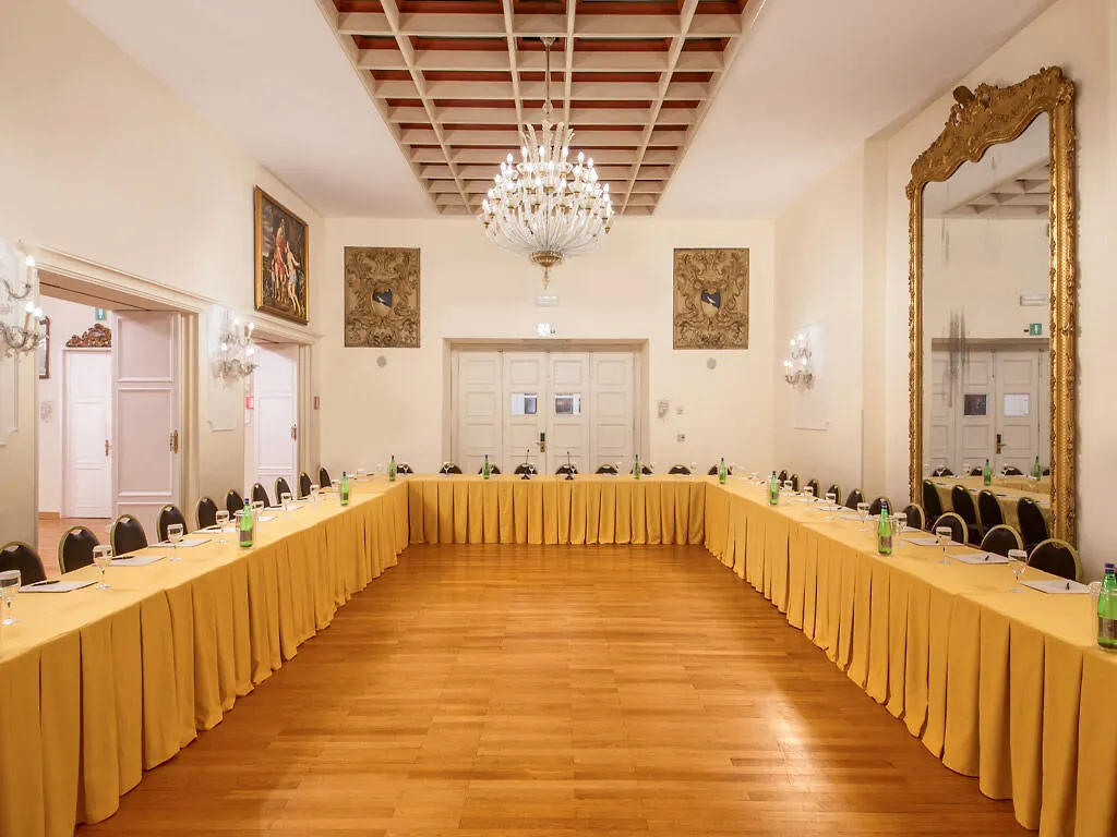 Hotel Savoy Rome 4*,