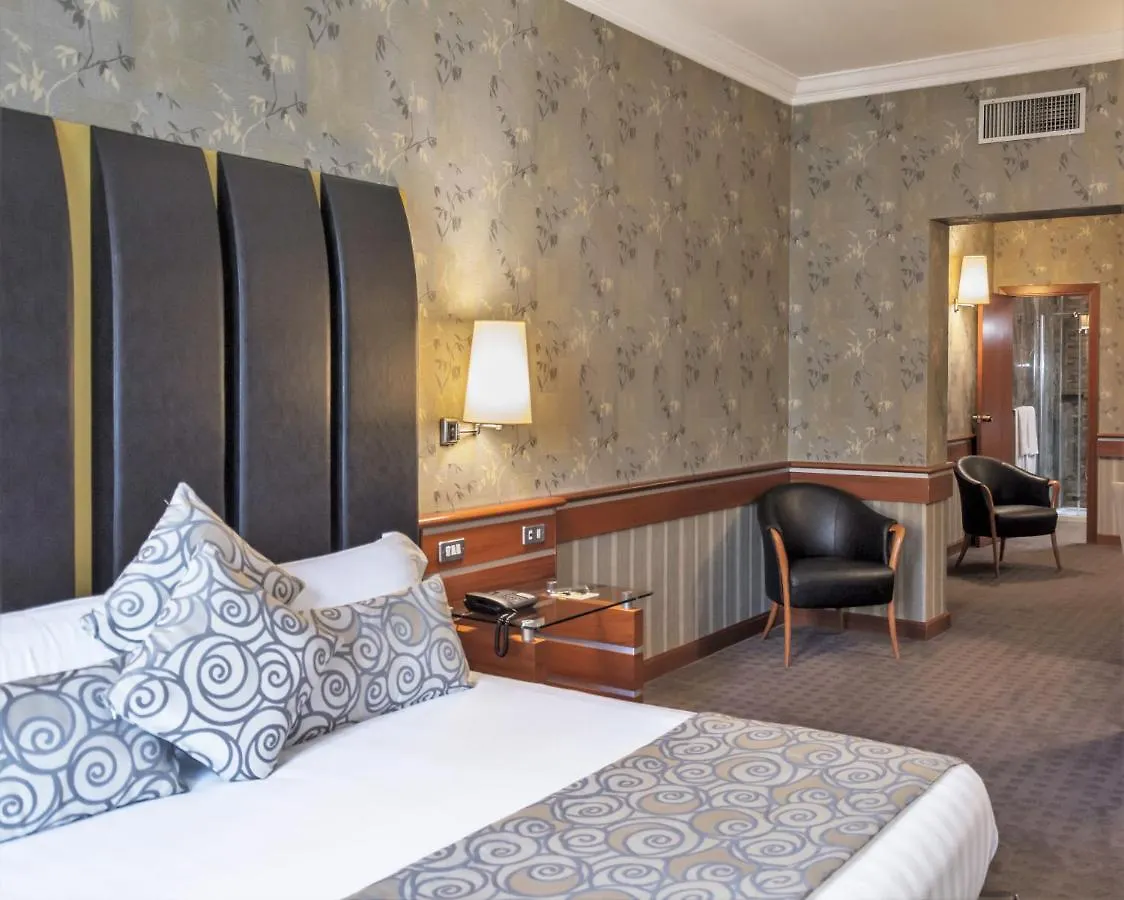 Hotel Savoy Rome 4*,  Italie